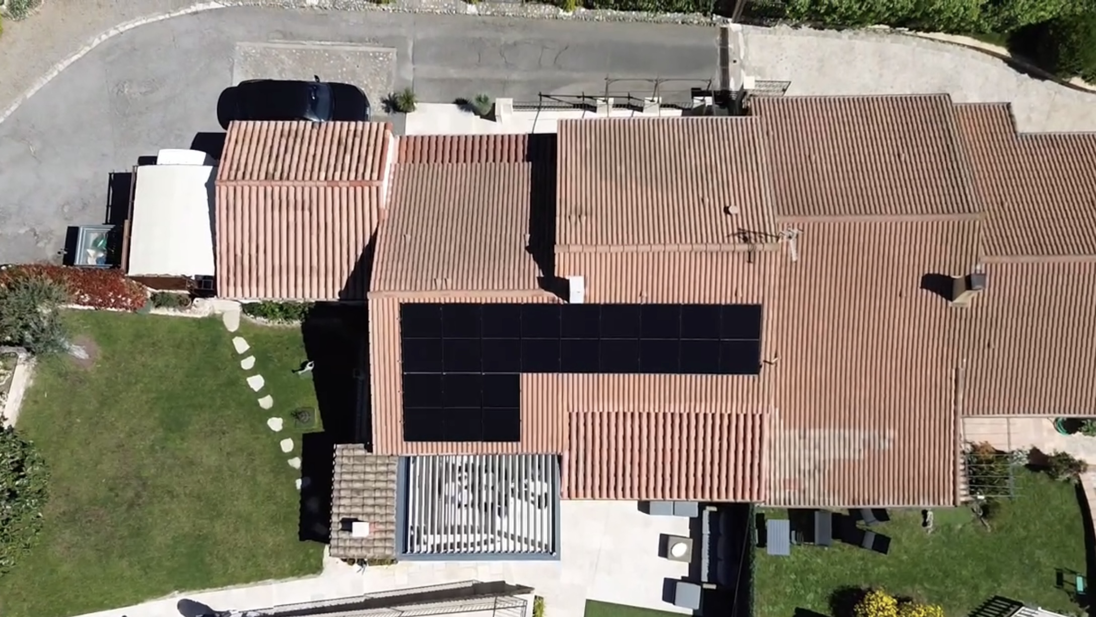 Installation photovoltaïque 12 panneaux - Le Rouret (06) - Saint Energie
